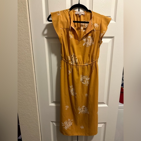 Loft Hydrangea flutter dress - Picture 2 of 4